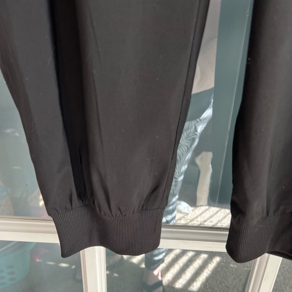 Black scrub set, includes top and bottoms - Picture 10 of 16